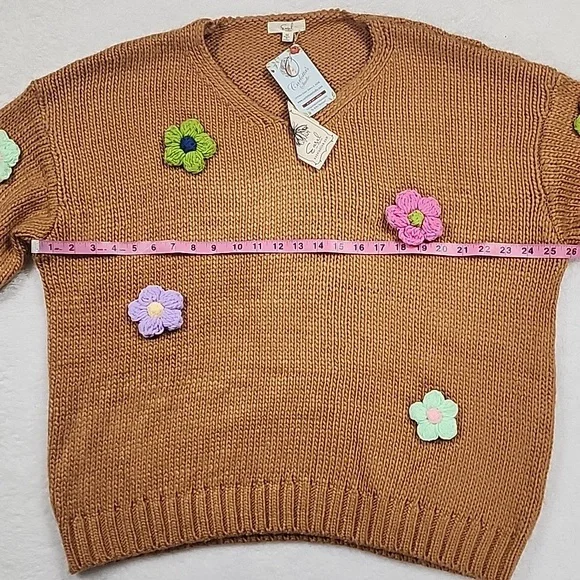 Easel Daisy Flower Applique Knit V-Neck Sweater New With Tags - Picture 6 of 12